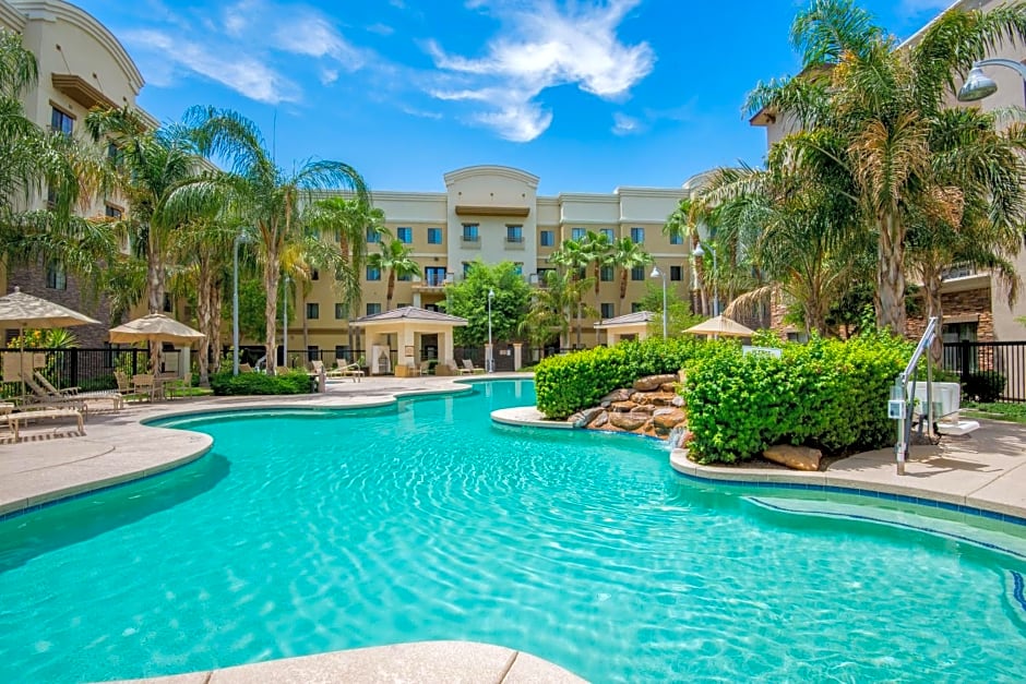 Holiday Inn Express & Suites Phoenix - Glendale Sports Dist By IHG