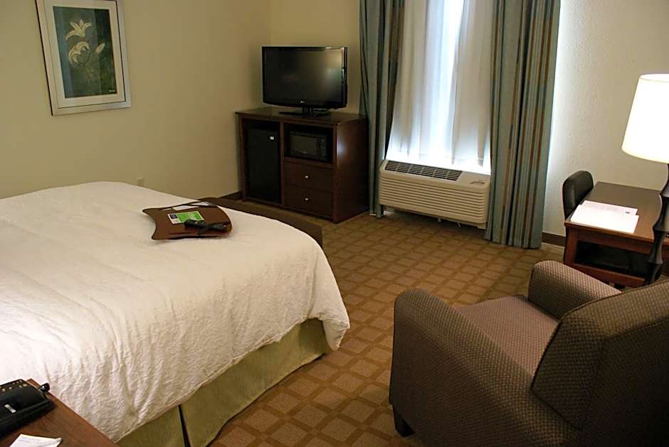 Hampton Inn By Hilton And Suites Center