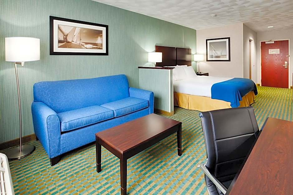 Holiday Inn Express & Suites Smithfield - Providence By IHG
