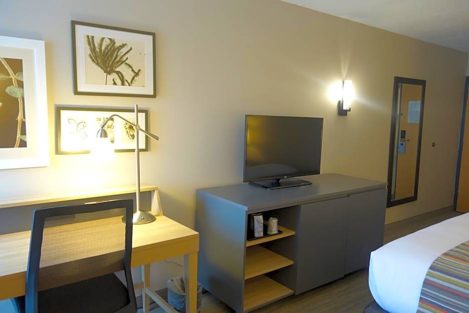 Country Inn & Suites by Radisson, La Crosse, WI