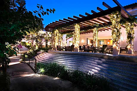 Sunset Marquis Hotel
