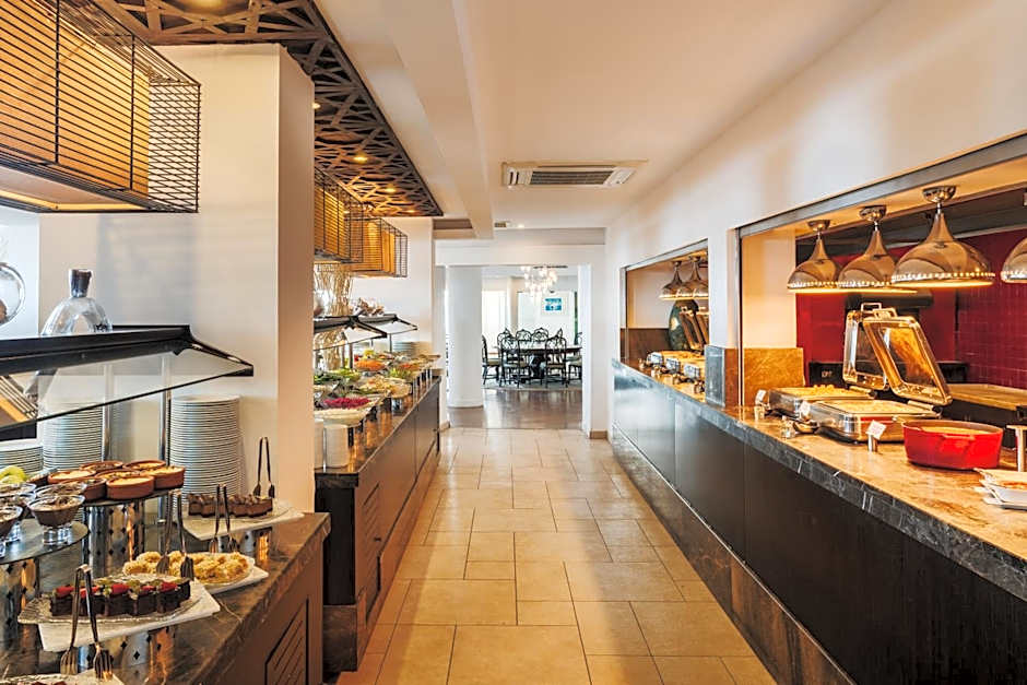 Arkin Palm Beach Hotel