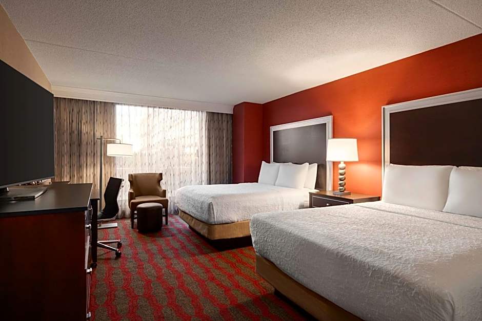 LaGuardia Plaza Hotel