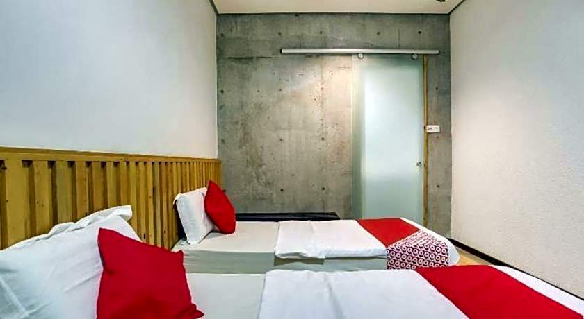 OYO 89454 Hotel Pavilion Inn