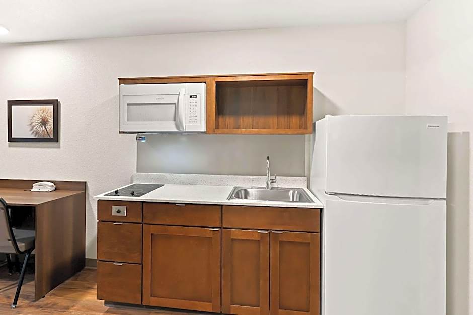 WoodSpring Suites Denver Commerce City