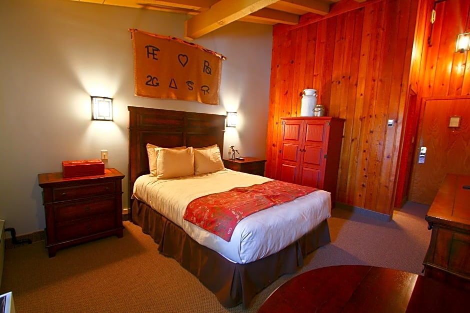 Dude Rancher Lodge