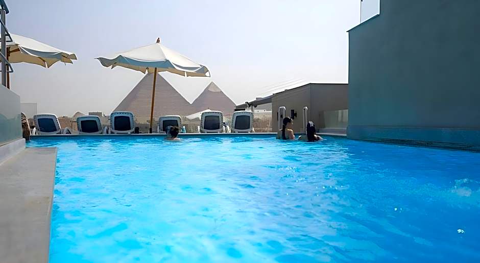 Pyramid Front Hotel