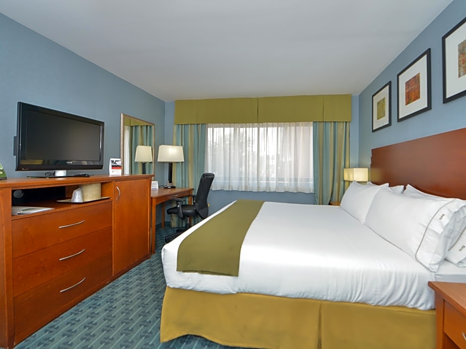 Holiday Inn Express LaGuardia Airport By IHG