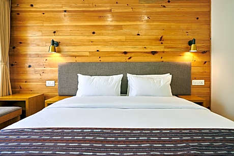 Deluxe Double or Twin Room with City View