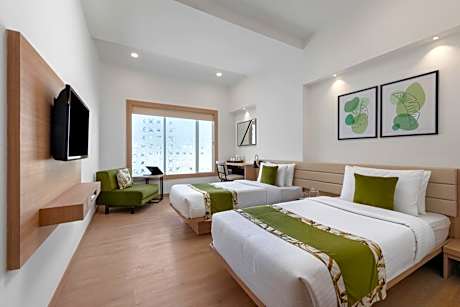 Business Room (Complimentary Meal Upgrade to next higher meal plan per night per room)