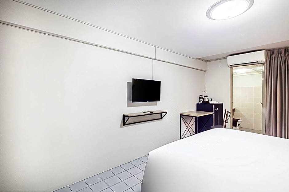 Livotel Express Hotel Ramkhamhaeng 50 Bangkok - No Parking