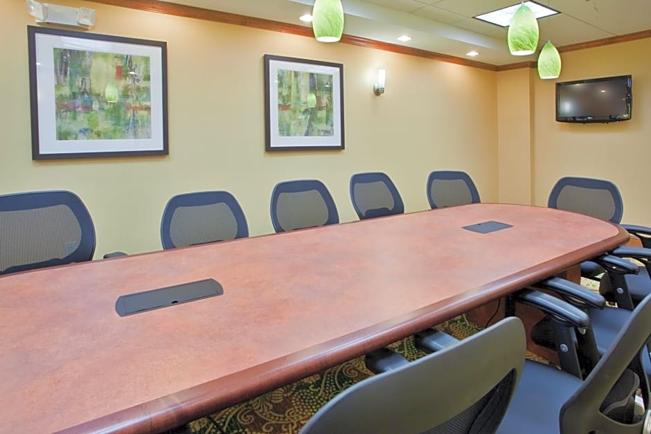 Holiday Inn Express Hotel & Suites Fredericksburg By IHG