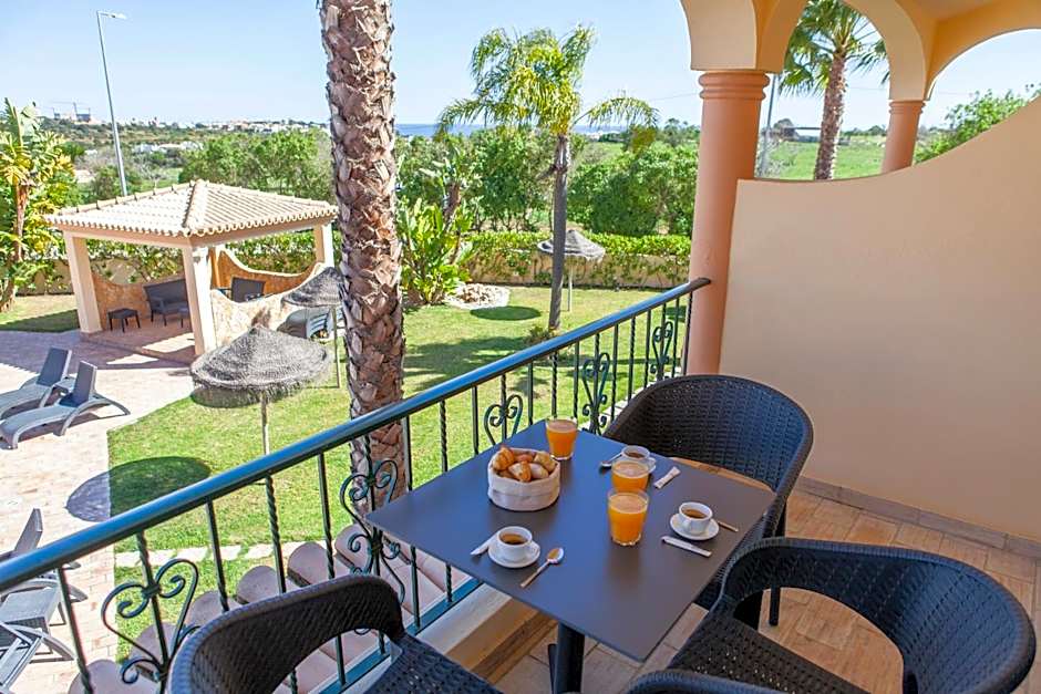 Atalaia Sol Aparthotel - tennis & heated pool in winter