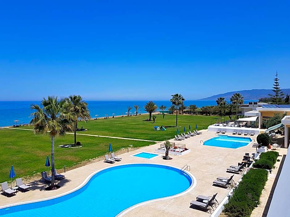 Natura Beach Hotel And Villas