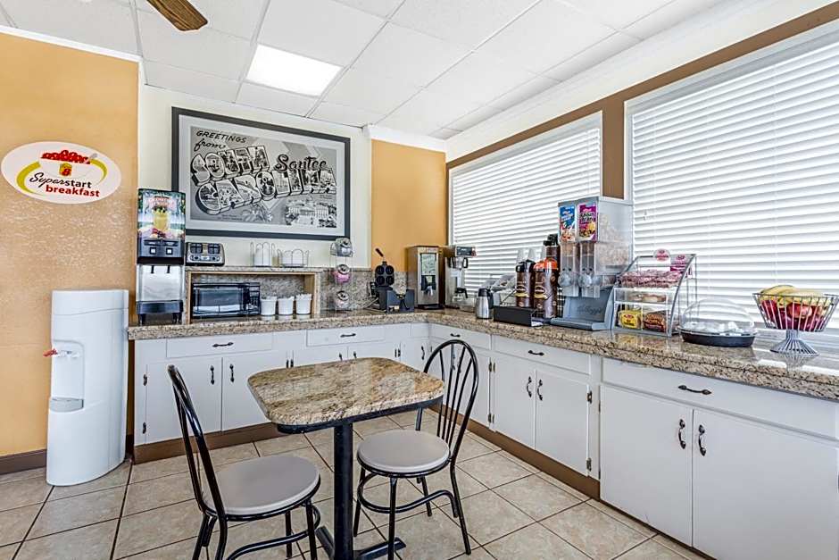 Super 8 by Wyndham Santee