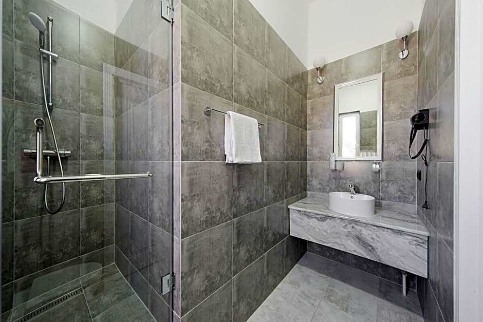 HELLO INN budget hotel