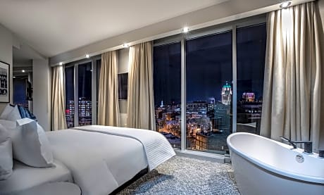 Suite Citadine with King bed, Old Quebec view