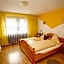 Auerhahn Bed and Breakfast - Black Forest - Waldhotel