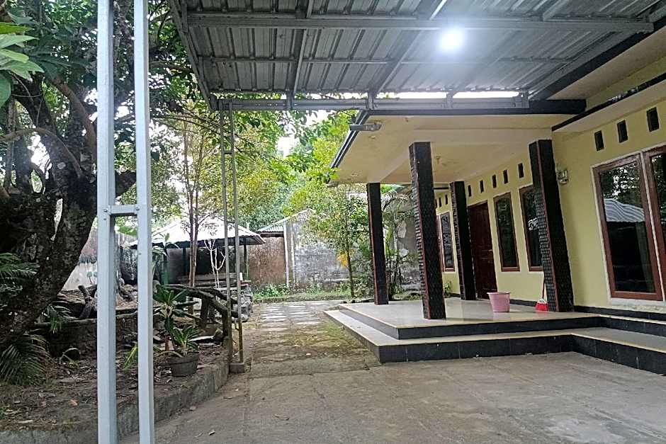Hotel O Penginapan Annisya Near SMA Negeri 2 Mataram
