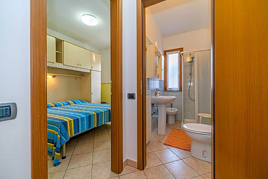 Apartment in villa 2 to 3 persons with large private garden