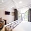 Azambezi River Lodge