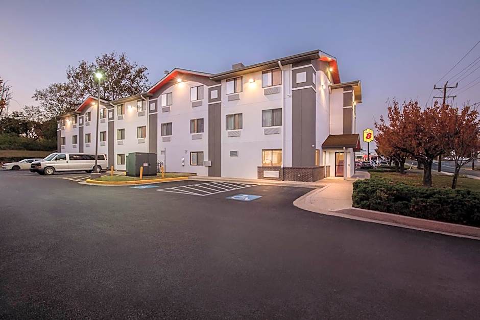 Super 8 by Wyndham College Park Wash DC Area