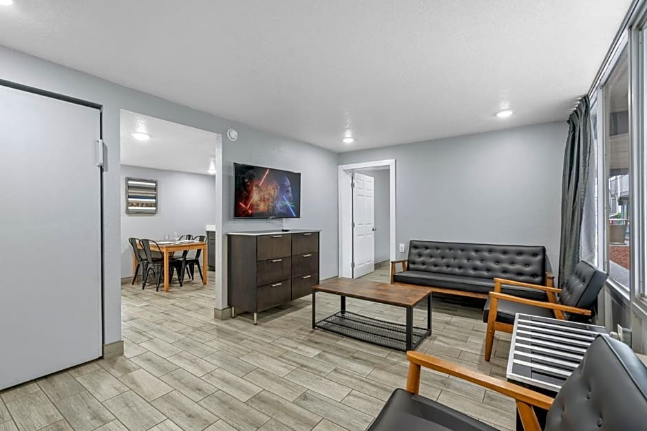 Celebration Suites At Old Town