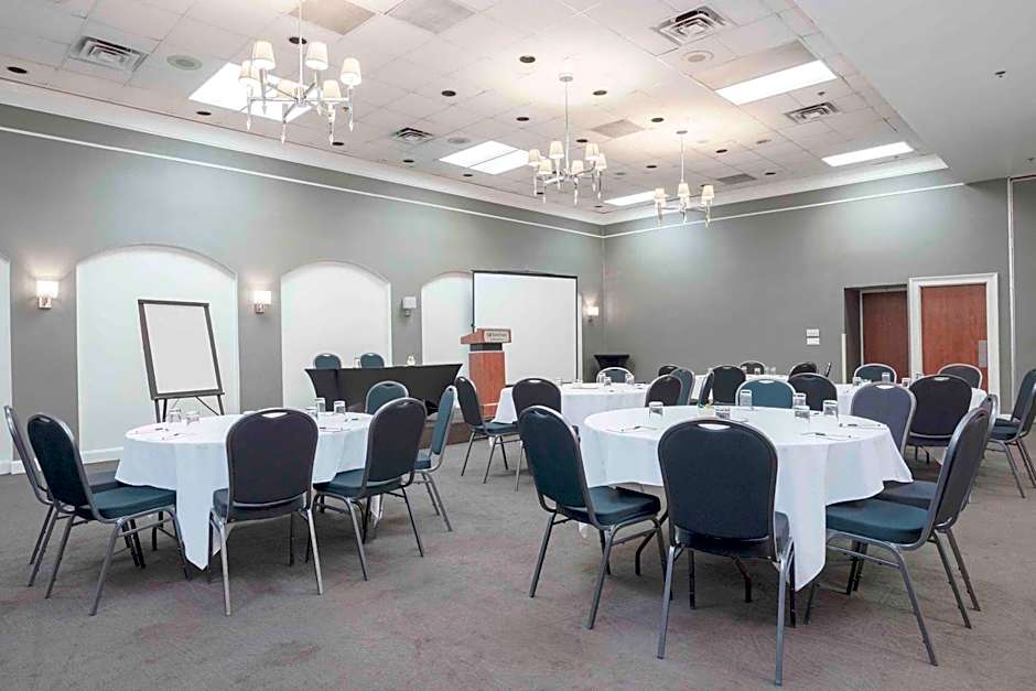 Sandman Hotel Montreal Longueuil