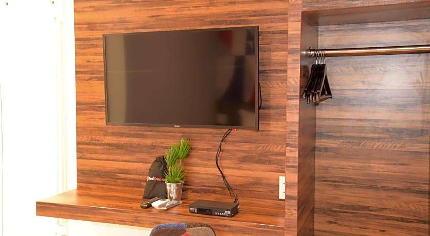 RedDoorz Plus near UNIMED Medan