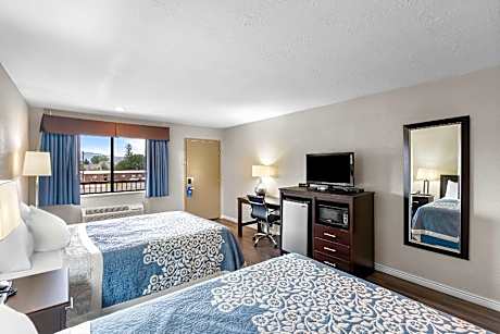 2 Queen Beds Nonsmoking