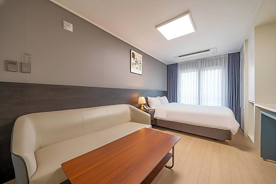 Sokcho Chonpines Beach Hotel