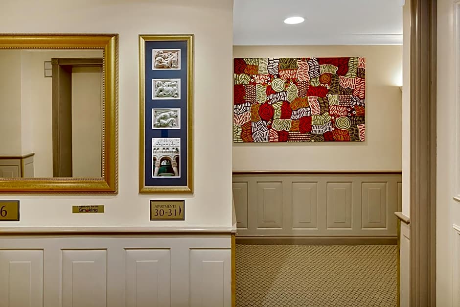 Manor Apartment Hotel