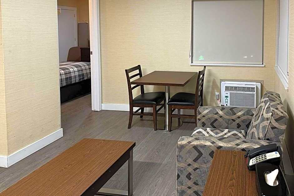 Rodeway Inn & Suites
