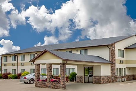 Rodeway Inn near I-35 Lamoni