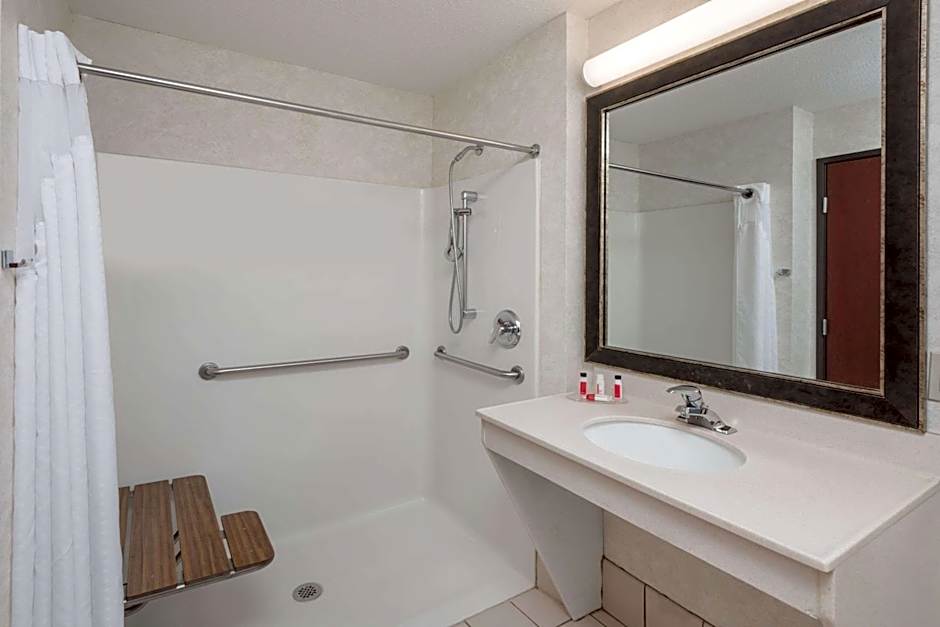 Seasons Inn & Suites Highland