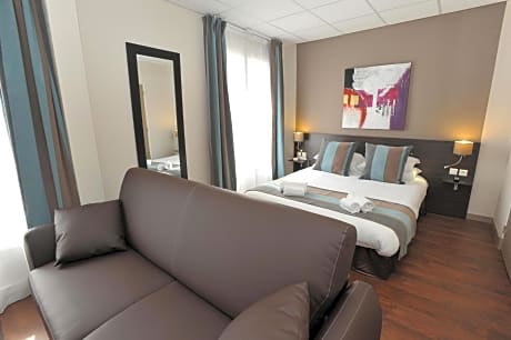 Executive Quadruple Room with Queen Bed and Sofa Bed