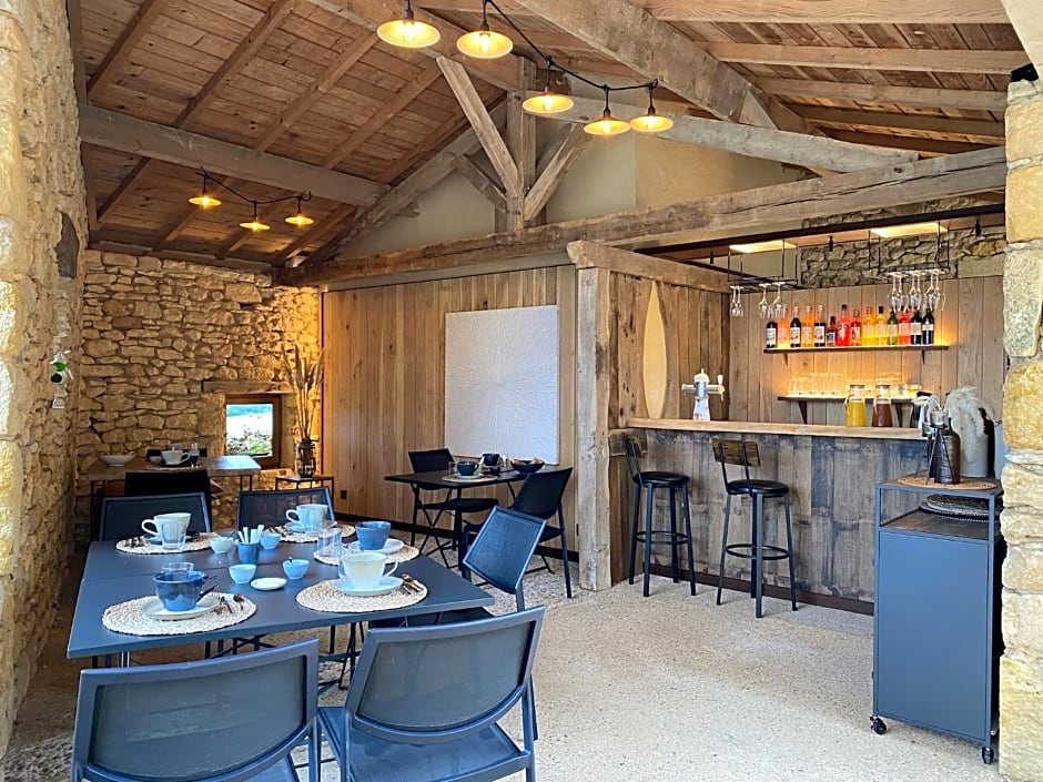 Domaine de Cazal - Chambres d'Hôtes avec piscine au c¿ur de 26 hectares de nature préservée
