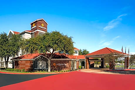 La Quinta Inn & Suites by Wyndham Dallas Arlington South
