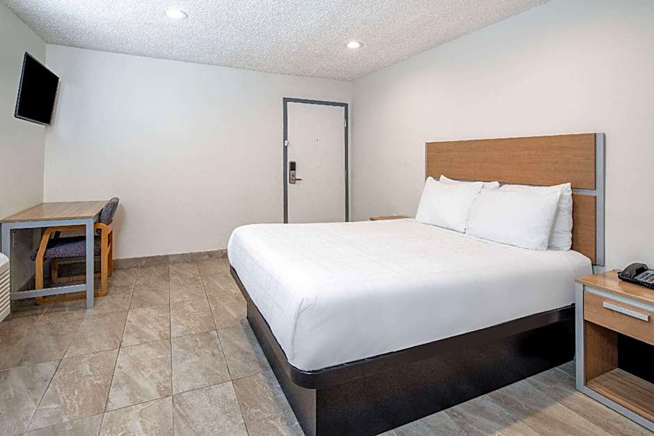 Super 8 by Wyndham Bakersfield CA