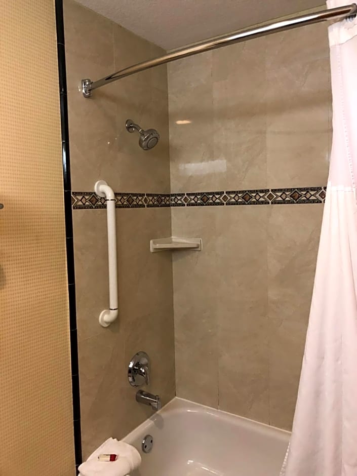 Days Inn & Suites by Wyndham Fort Pierce I-95