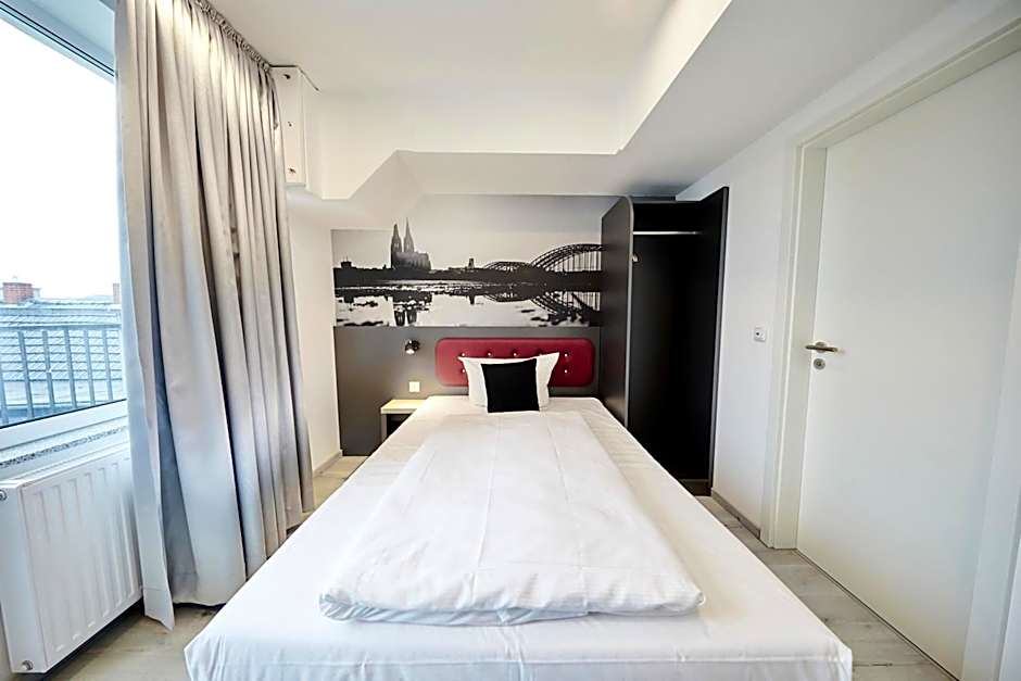 SMARTY Cologne Dom Hotel - Boardinghouse - KONTAKTLOSER SELF CHECK-IN