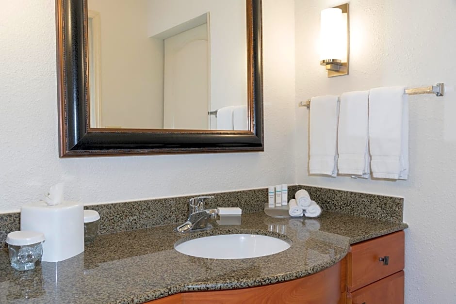 Homewood Suites by Hilton Indianapolis Airport / Plainfield