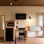 -Pet Friendly- Miners Cabin #5 -Two Double Beds - Private Balcony