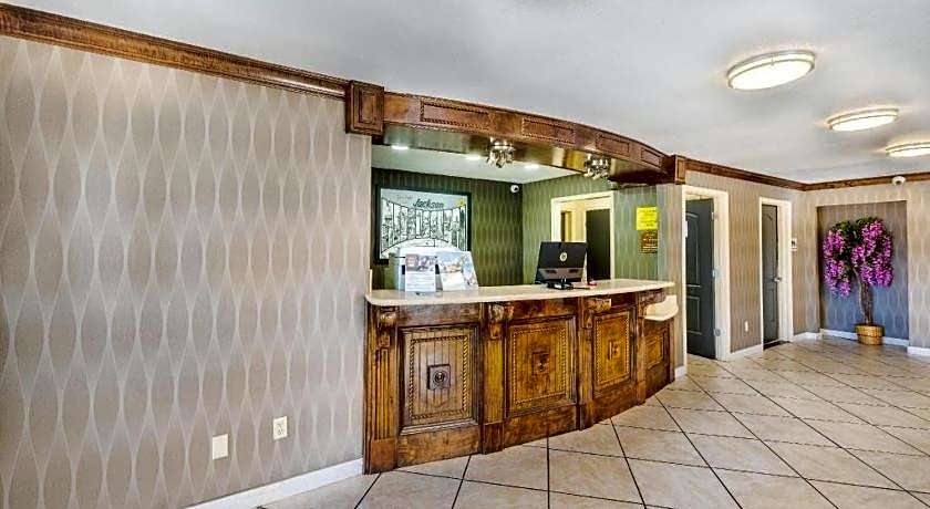Super 8 by Wyndham Jackson MS Near the Fairgrounds