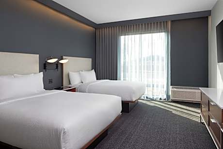 Standard Queen Room with Two Queen Beds and Tub - Mobility and Hearing Accessible