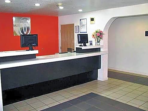 Motel 6-Mcalester, OK