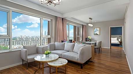 1 Bedroom Suite Dining