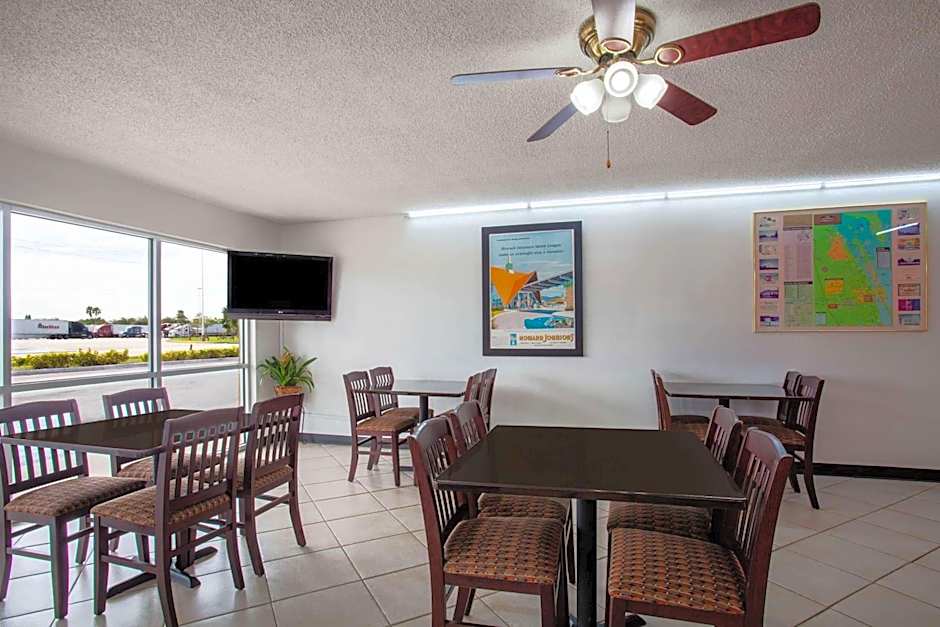 Howard Johnson by Wyndham Vero Beach/I-95