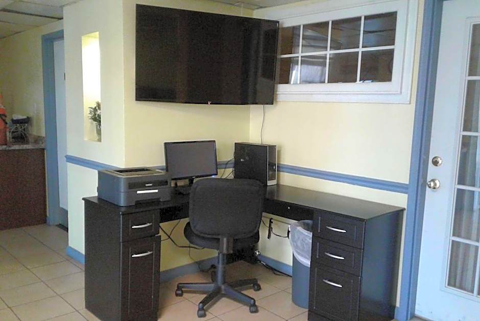 Days Inn by Wyndham Alexandria South