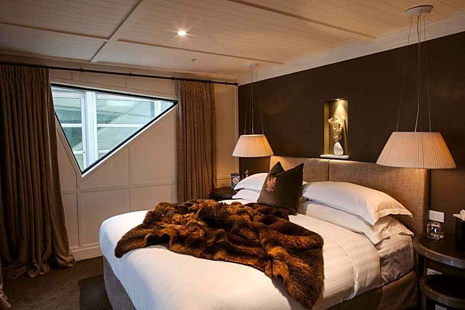 Eichardt's Private Hotel & Lakefront Apartments